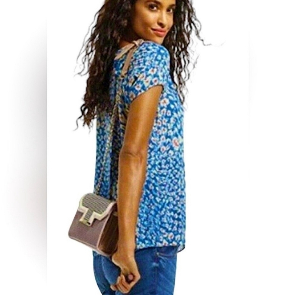 CAbi Short Sleeve Floral Print Split Back Top- size M